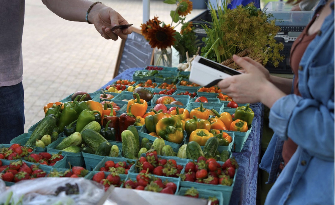 Fresh fruits and vegetables on display during the weekly University of Minnesota’s Farmers Market on the Gateway Plaza. FILE PHOTO BY JUSTINE VANCE, courtesy of Hubbard School.